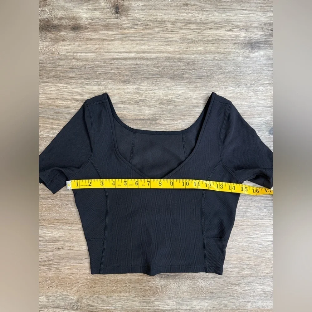 Lululemon Ribbed Contoured V-Neck Yoga Short Sleeve Size 2-4